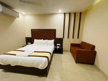 FabHotel New Radisson Suite