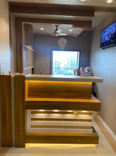 Hotel BKC CROWN - Near Trade Centre Visa Consulate