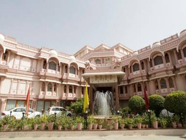 Hotel Raj Vilas Place