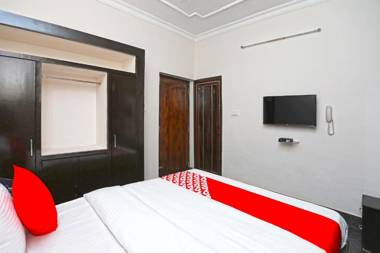 OYO 14988 Regal Stays