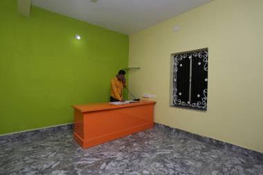 OYO 18355 Hotel Moonlight