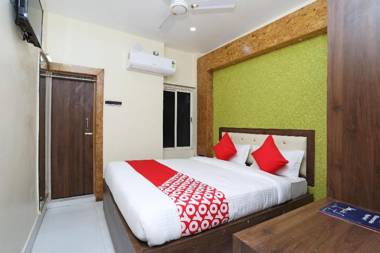 OYO 18722 Sandhya Inn