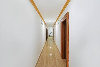 Collection O 61466 Hotel Royal Blue