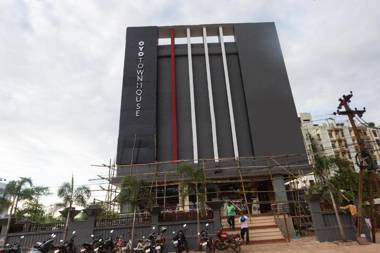 OYO Townhouse 235 Swain Heritage