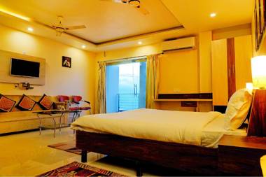 FabHotel Kanchan Plaza