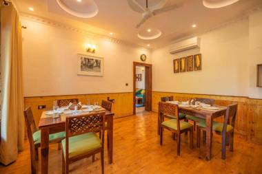 StayVista at Cottage On The Lake