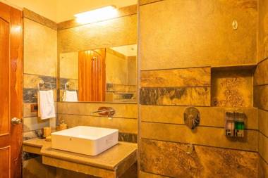 StayVista at Cottage On The Lake