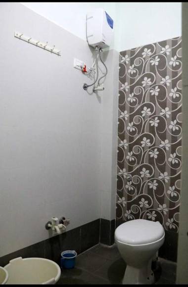 SPOT ON 89993 Teerath Hostel And Lodging