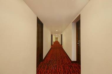 Monarch Luxur - Infantry Road