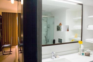 Sterlings Mac Hotel & Suites