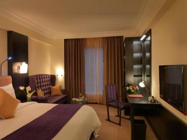 Sterlings Mac Hotel & Suites