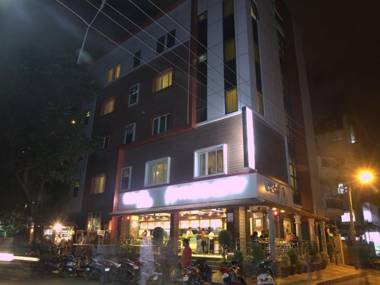 Hotel Royal Deluxe Shades