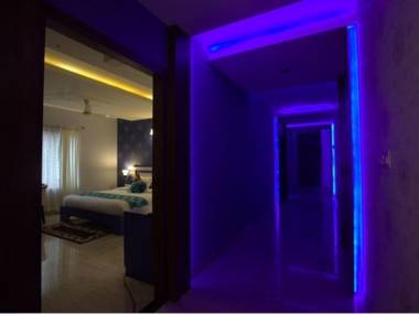 Hotel Royal Deluxe Shades