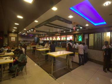 Hotel Royal Deluxe Shades