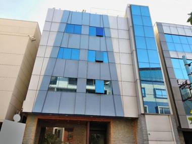 OYO 7897 Status Suites