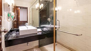 SFO Hotel and Suites