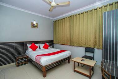 OYO Flagship 18338 White Fort