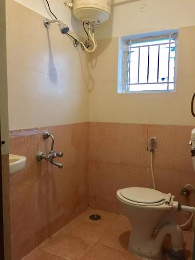 Transit Dorms - A Backpackers Inn & Hostel