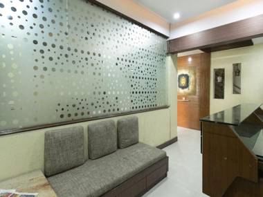 OYO 10378 Hotel Royal Embassy