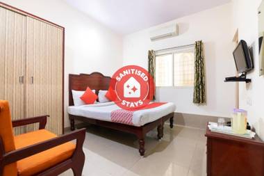 OYO 10293 Rajmahal Comforts