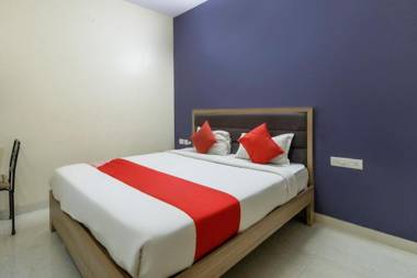 OYO 9605 Hotel Golden Inn