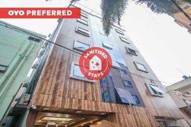 OYO 11916 Varcity Plaza