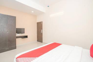 Vaccinated Staff - Capital O 12543 Three Square