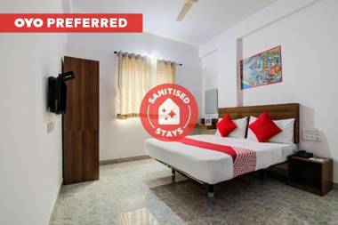 OYO 15695 Varcity Comforts