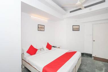 OYO 15358 Hotel Townhall