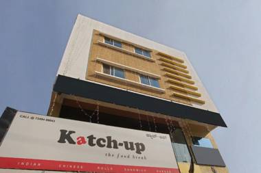 OYO 27781 Sri Sai Comforts