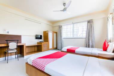 OYO Flagship 8252 Aayush Corporate Stays