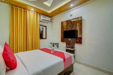 OYO 11915 Varcity Park