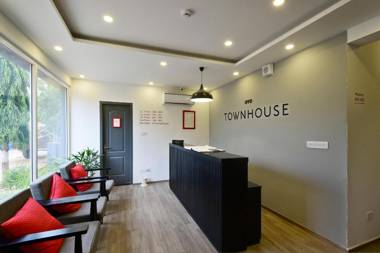 OYO Townhouse 106 Airport Road