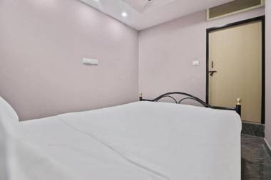 SPOT ON 39359 Krishnaa Comforts