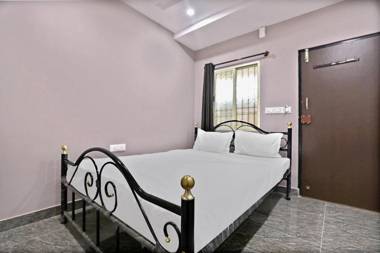 SPOT ON 39359 Krishnaa Comforts