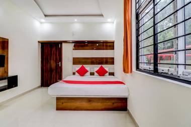 Collection O 28378 Sri Balaji Sarovar