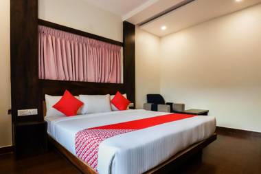 Capital O 62579 Royal Wood Premier