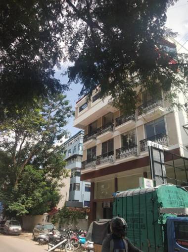 Omatra Hotel Infantry Road