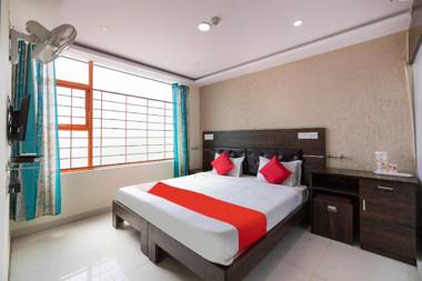 OYO 72276 Sai Comforts