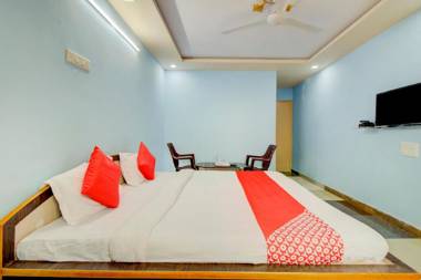 OYO 76452 New Town Residency