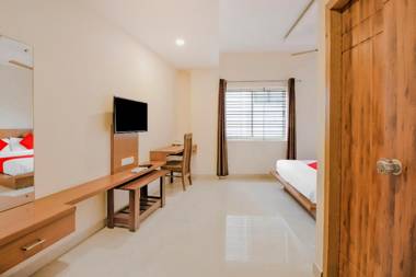 OYO 77066 Anjani Fortune Suites