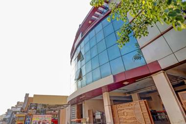 OYO 79381 Dm Residency