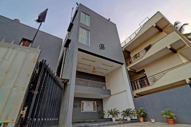 Capital O 79741 Royal Encore