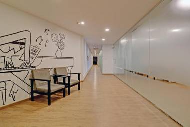 Capital O 79741 Royal Encore