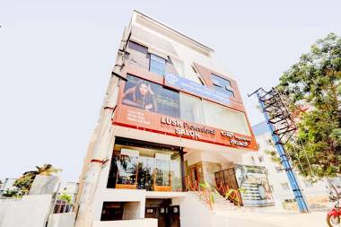 OYO 79571 Hotel Golden Paradise