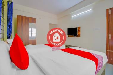 OYO Flagship 79259 Nelli Suites