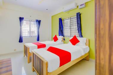 OYO Flagship 79259 Nelli Suites