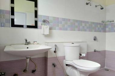 FabHotel Shreyas Inn