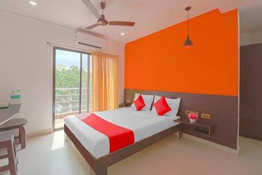 OYO Flagship 81248 Blooms Residency