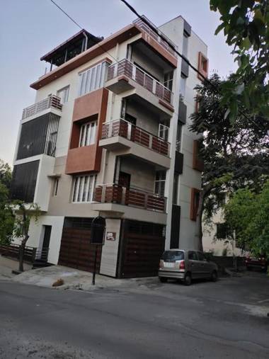 Corner apartment 2BHK with good privacy parking